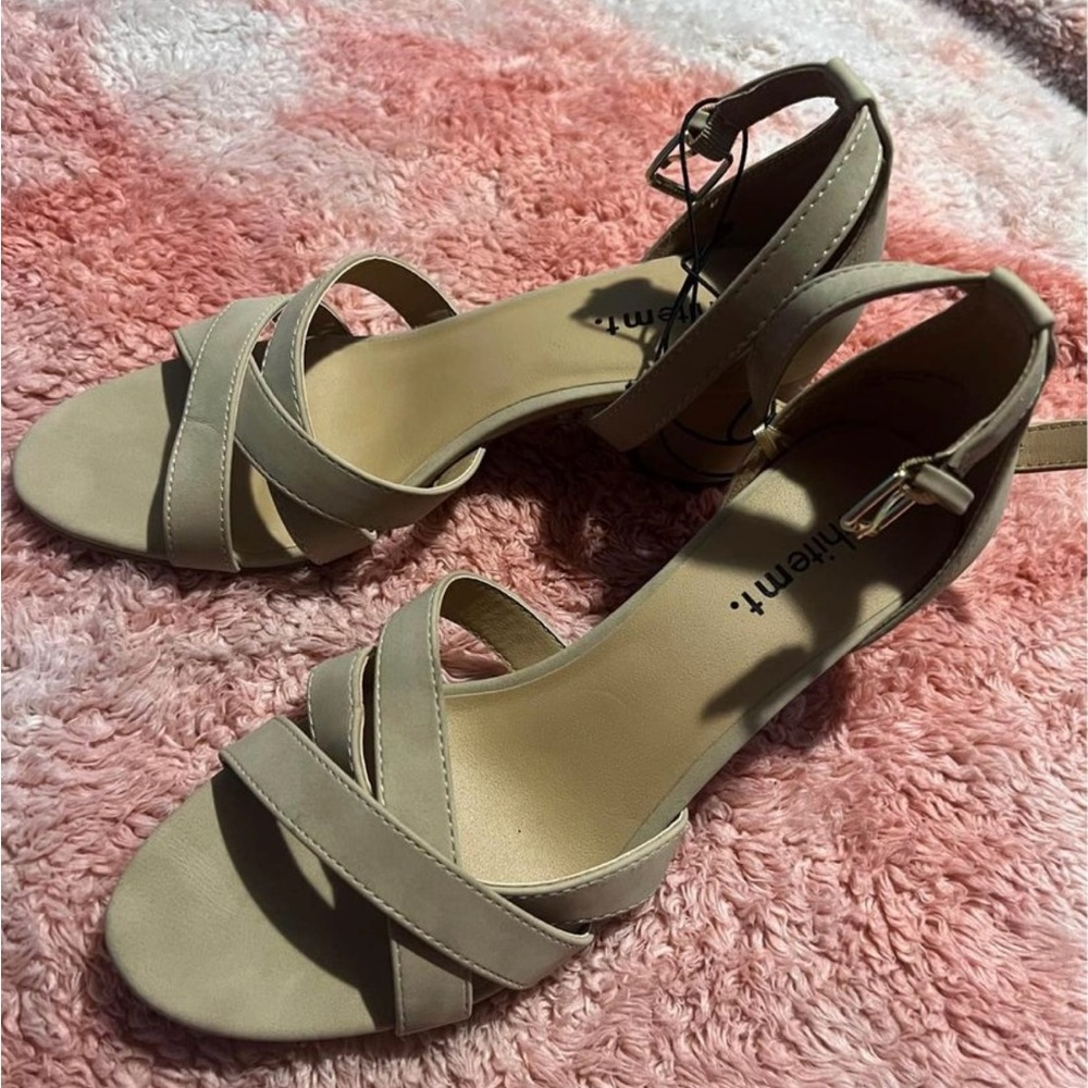 Heels - Picture 2 of 4